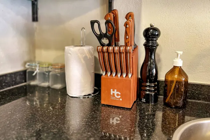 Knife block, kitchen roll and pepper mill on the counter